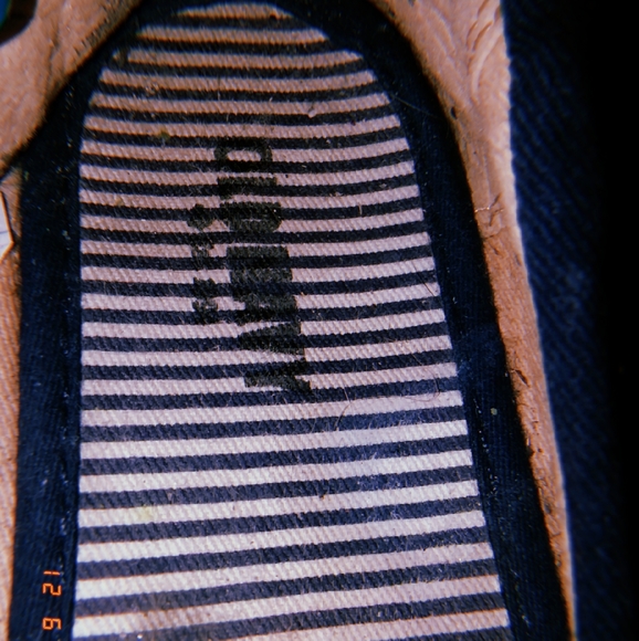 Shoes - Picture 2 of 3